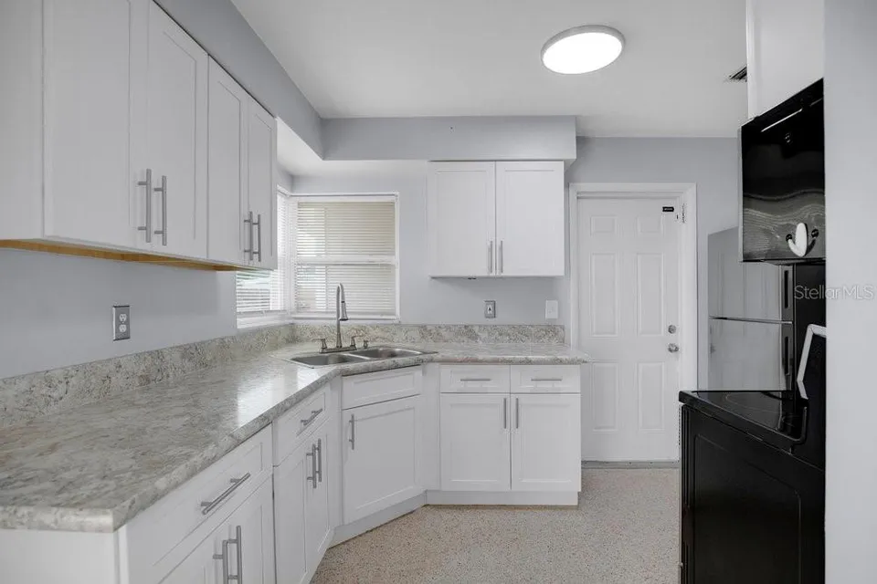 1109 COBBLESTONE AVE, photo 17