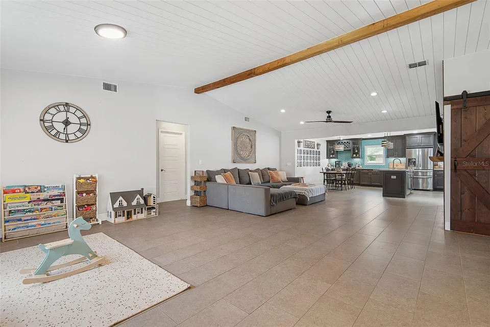 107 BURROUGHS DR, photo 2