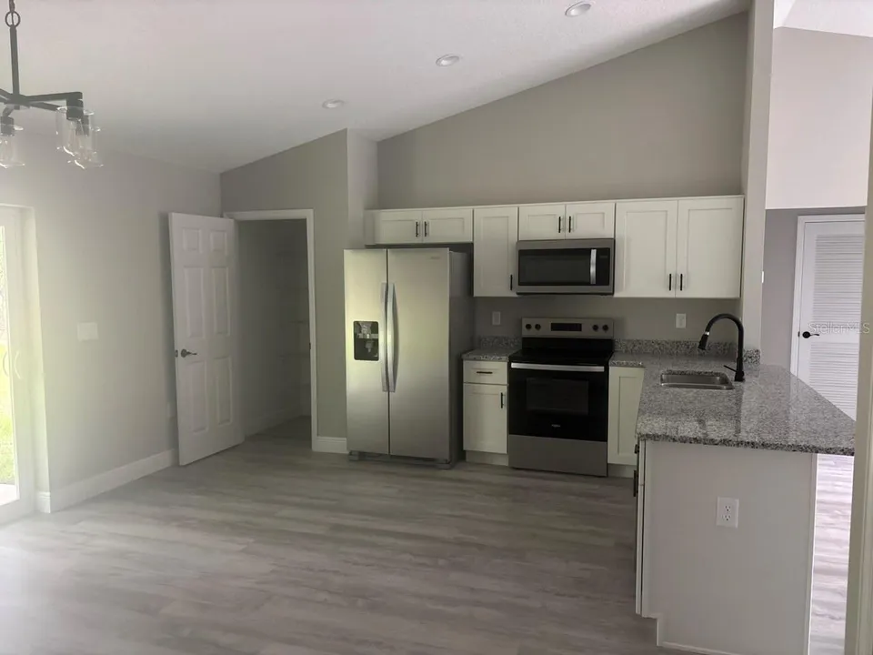 651 W BANCROFT DR, photo 12