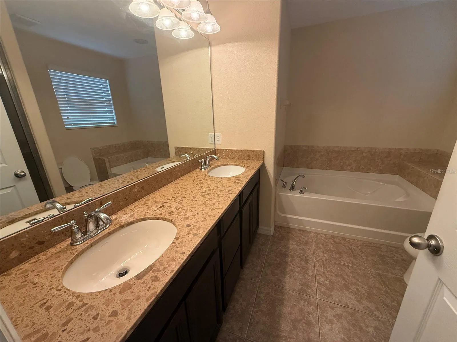 9460 STRONGBARK LN, photo 8