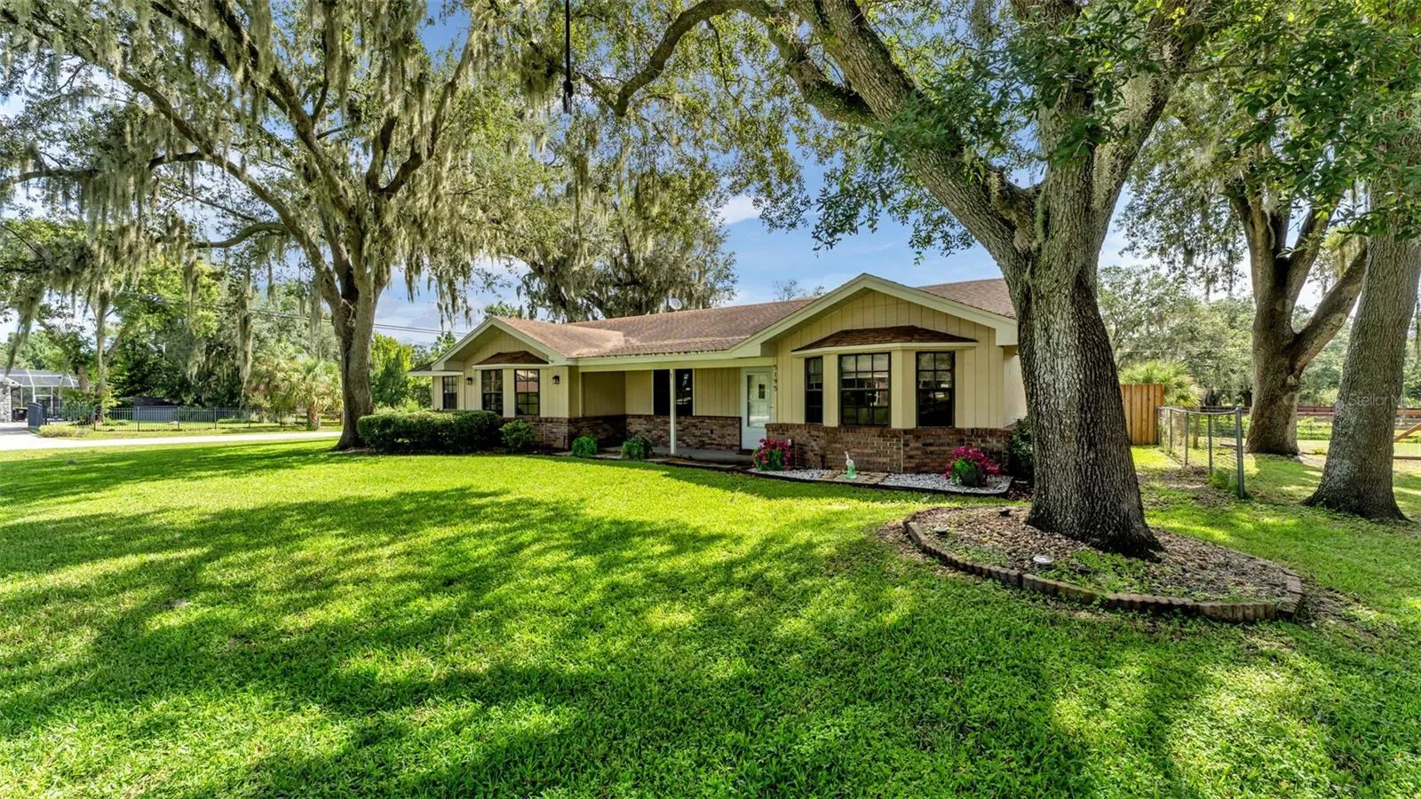 5195 OAKWOOD TRL, photo 2