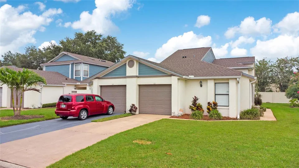 112 LAKEPOINTE CIR, photo 2
