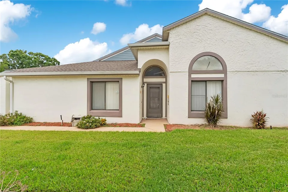 112 LAKEPOINTE CIR, photo 3