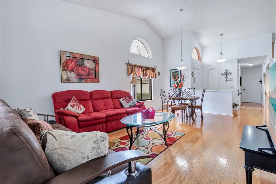 112 LAKEPOINTE CIR, photo 5
