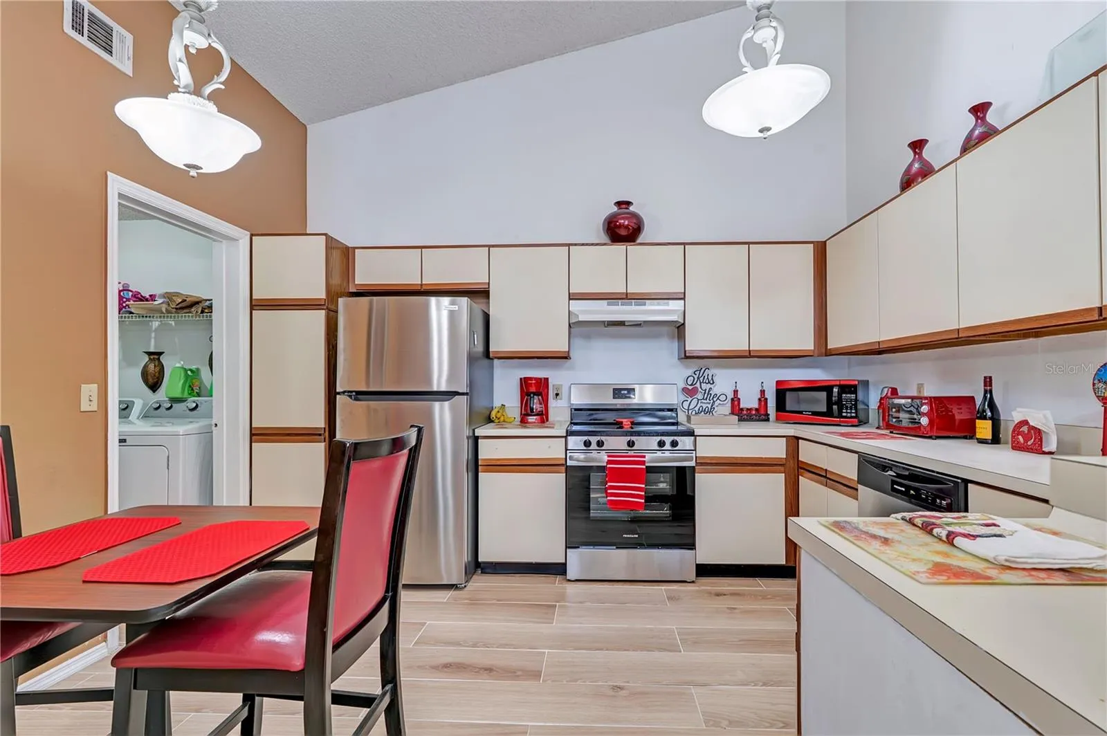 112 LAKEPOINTE CIR, photo 8