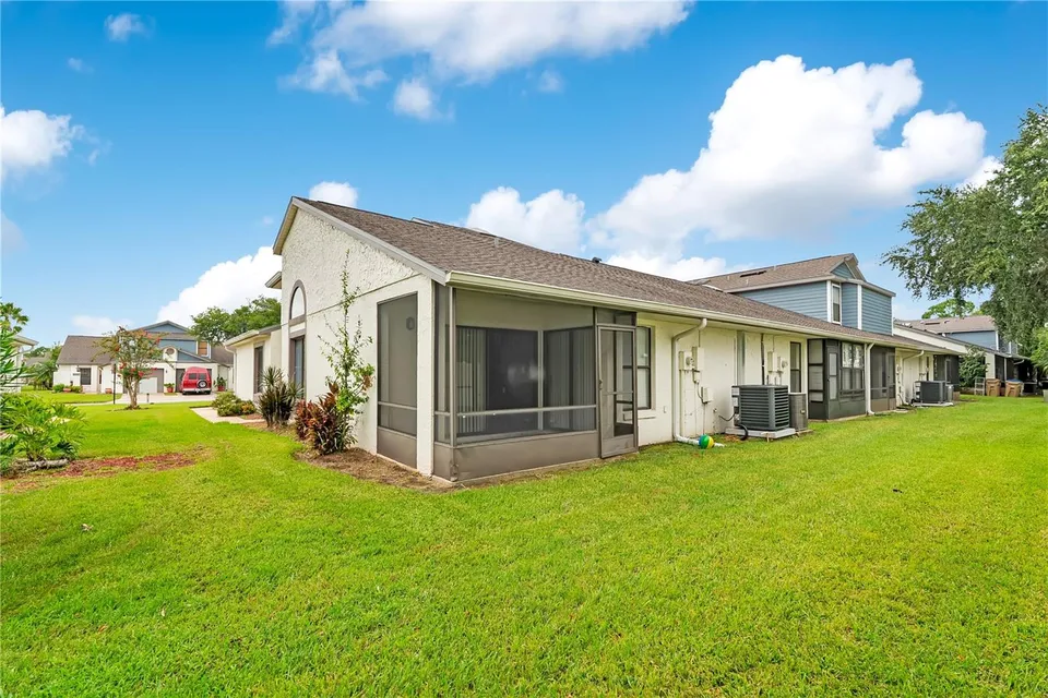112 LAKEPOINTE CIR, photo 22