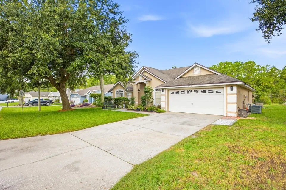 566 MONTANA AVE, photo 2