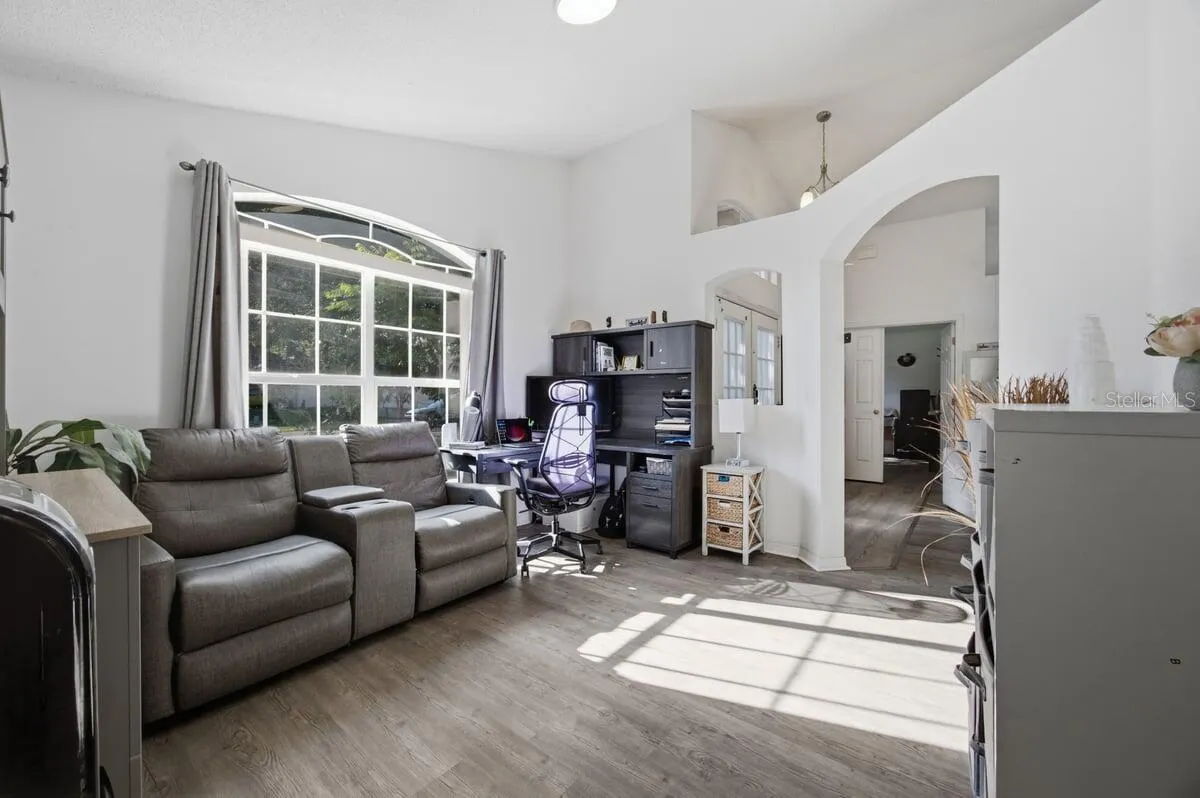 566 MONTANA AVE, photo 6