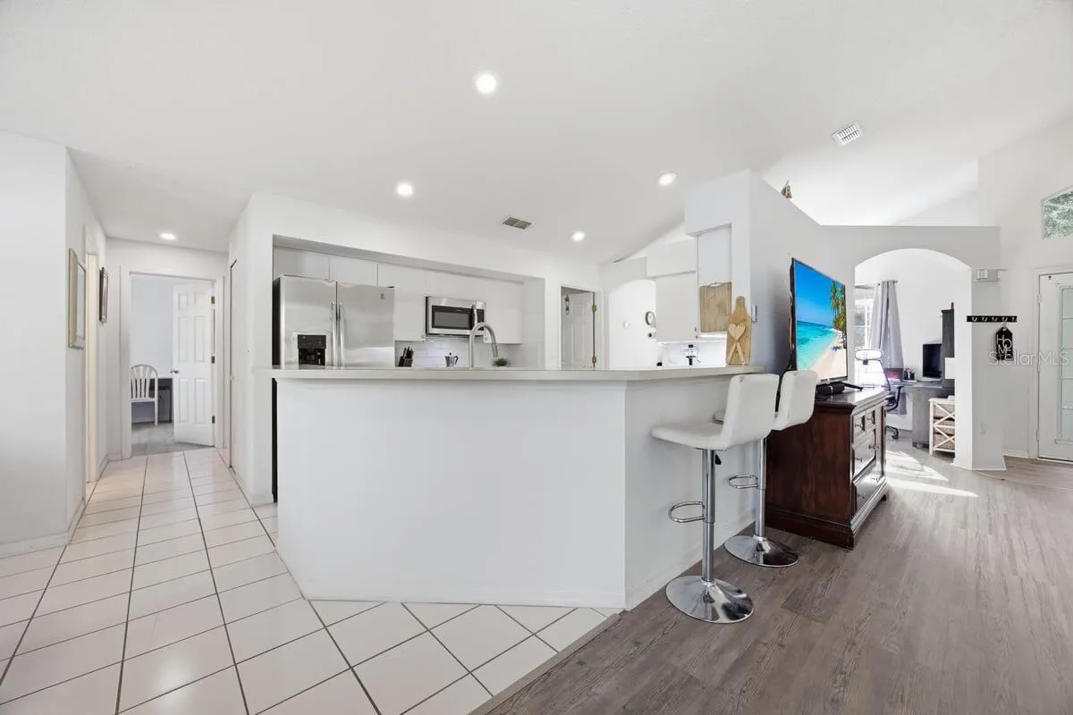 566 MONTANA AVE, photo 8