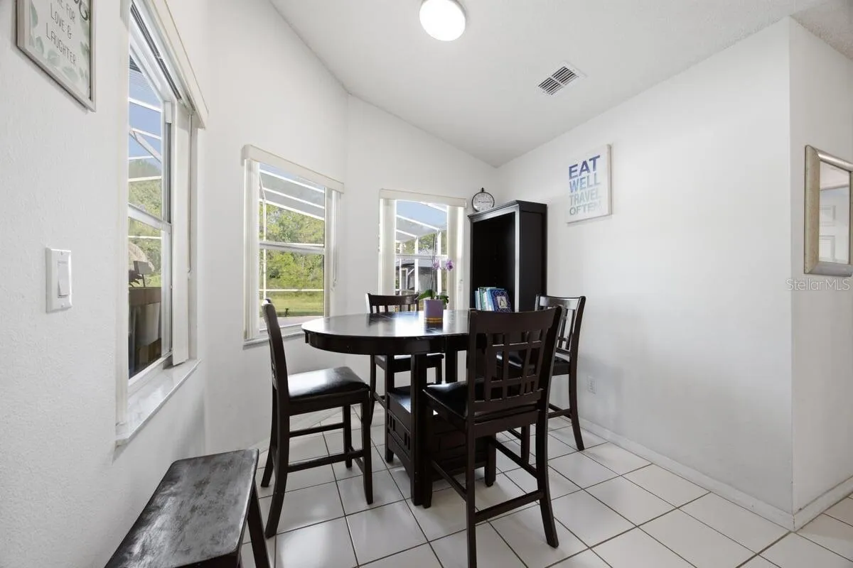 566 MONTANA AVE, photo 9
