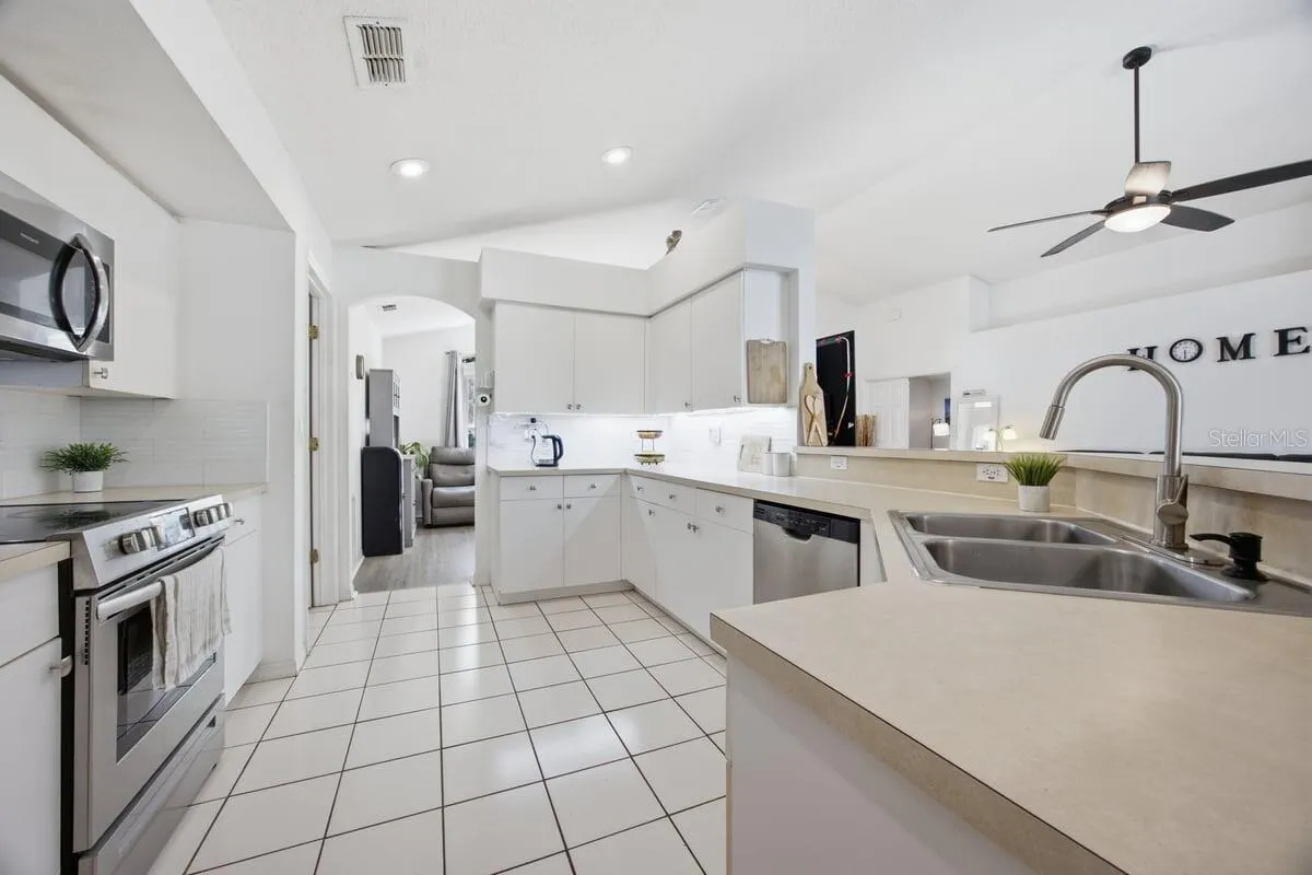 566 MONTANA AVE, photo 10