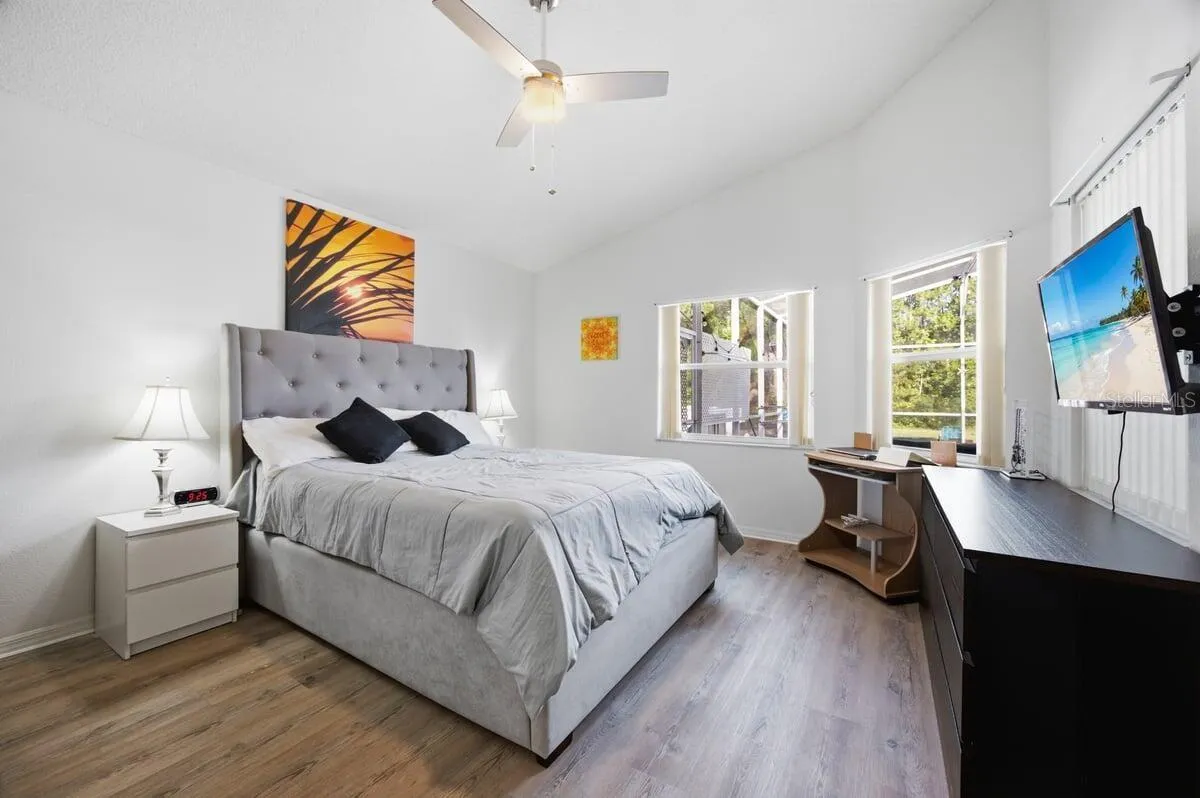 566 MONTANA AVE, photo 12