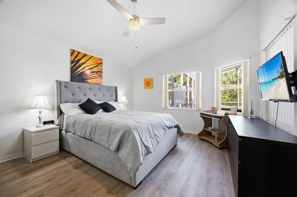566 MONTANA AVE, photo 12