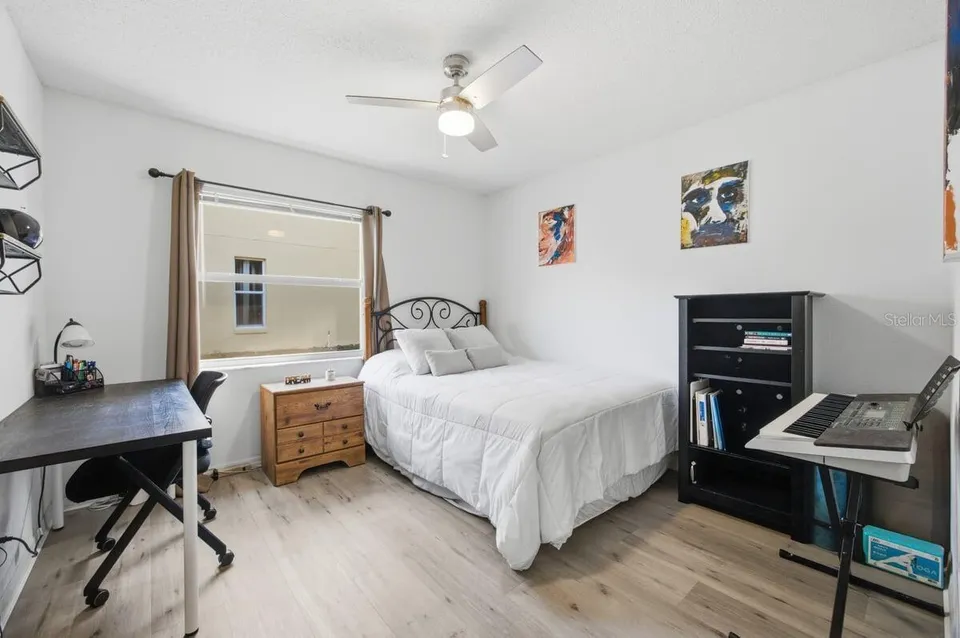 566 MONTANA AVE, photo 14