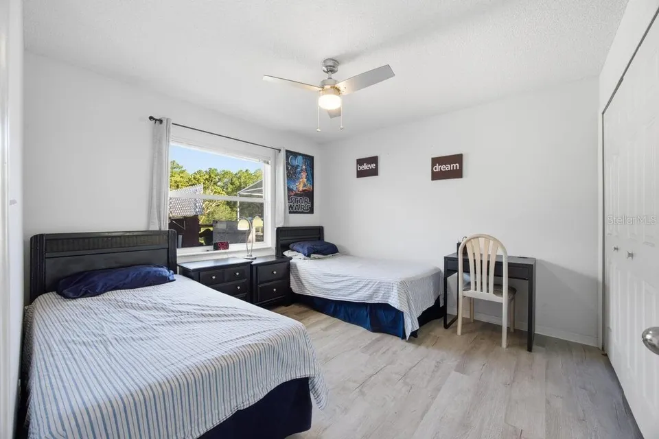 566 MONTANA AVE, photo 15