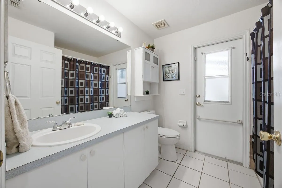 566 MONTANA AVE, photo 17