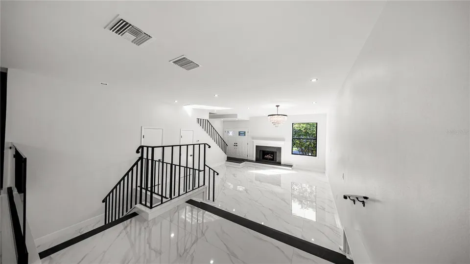 164 E DAVIS BLVD, photo 25