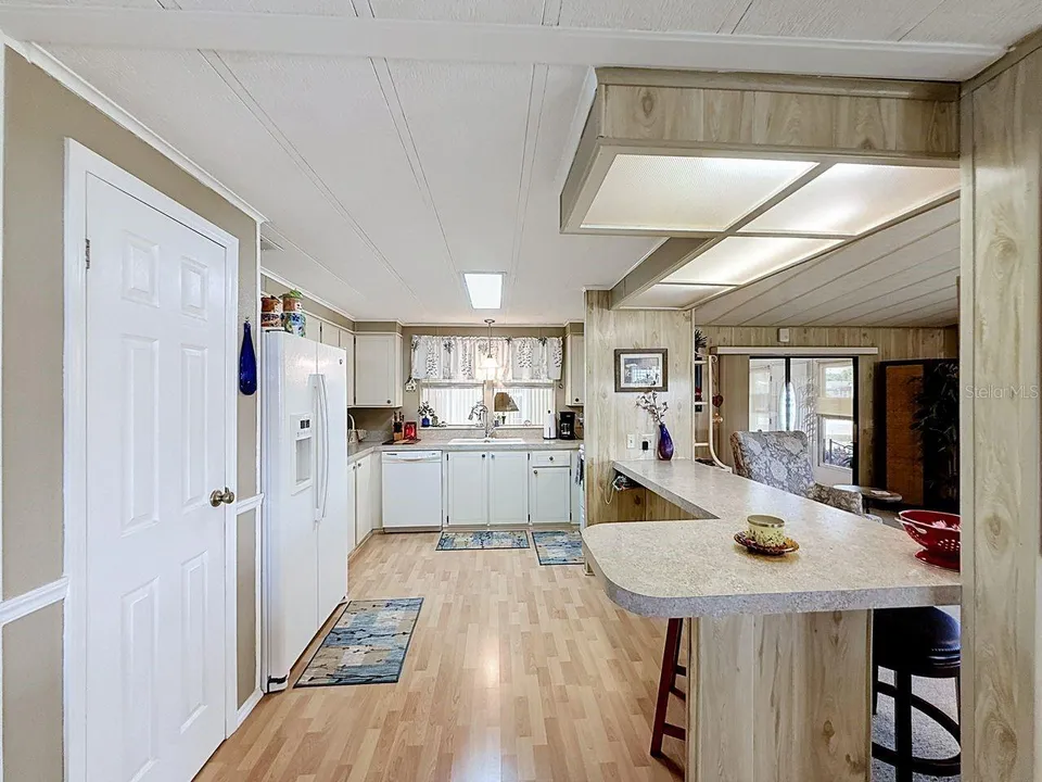 1561 APACHE CIR, photo 7
