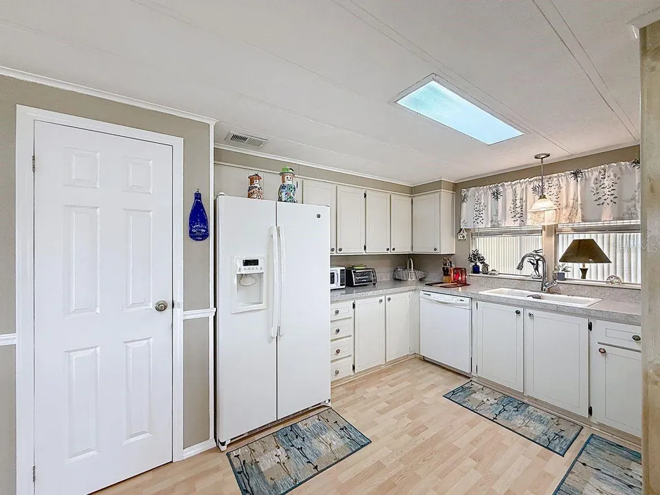 1561 APACHE CIR, photo 8