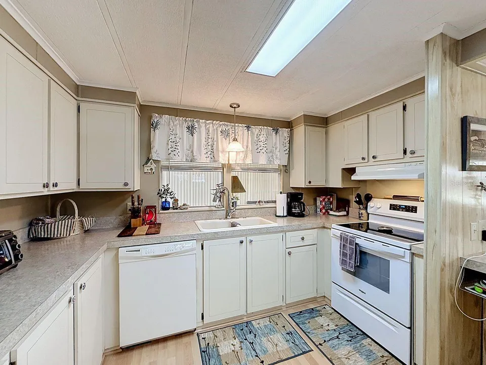 1561 APACHE CIR, photo 9