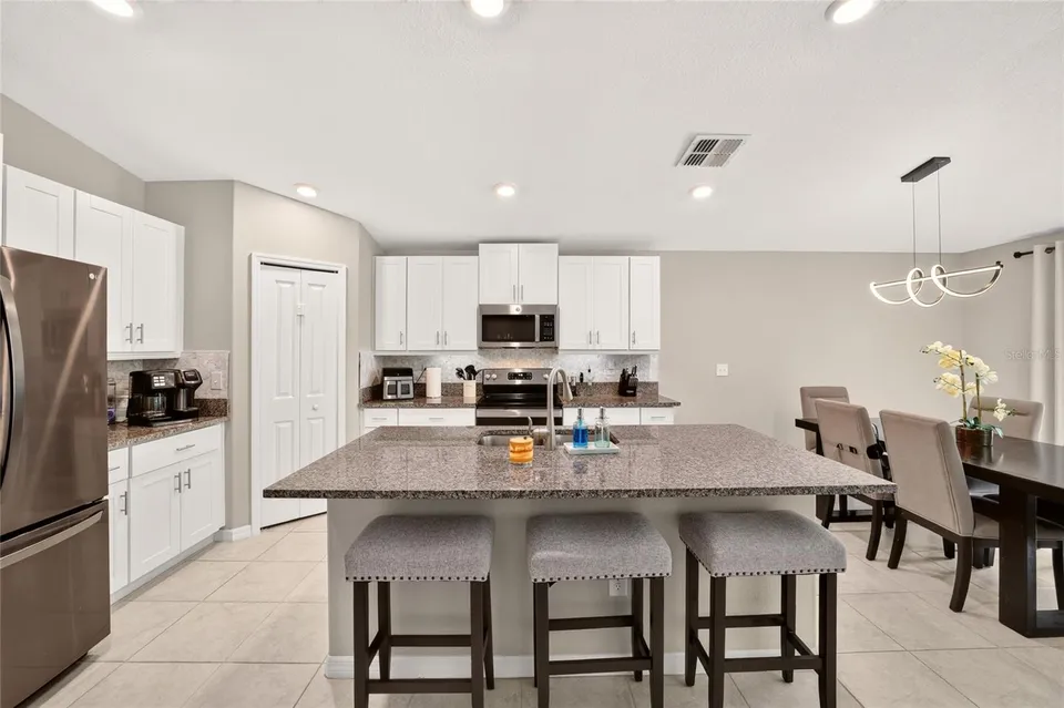 5684 SW 136TH AVE, photo 36