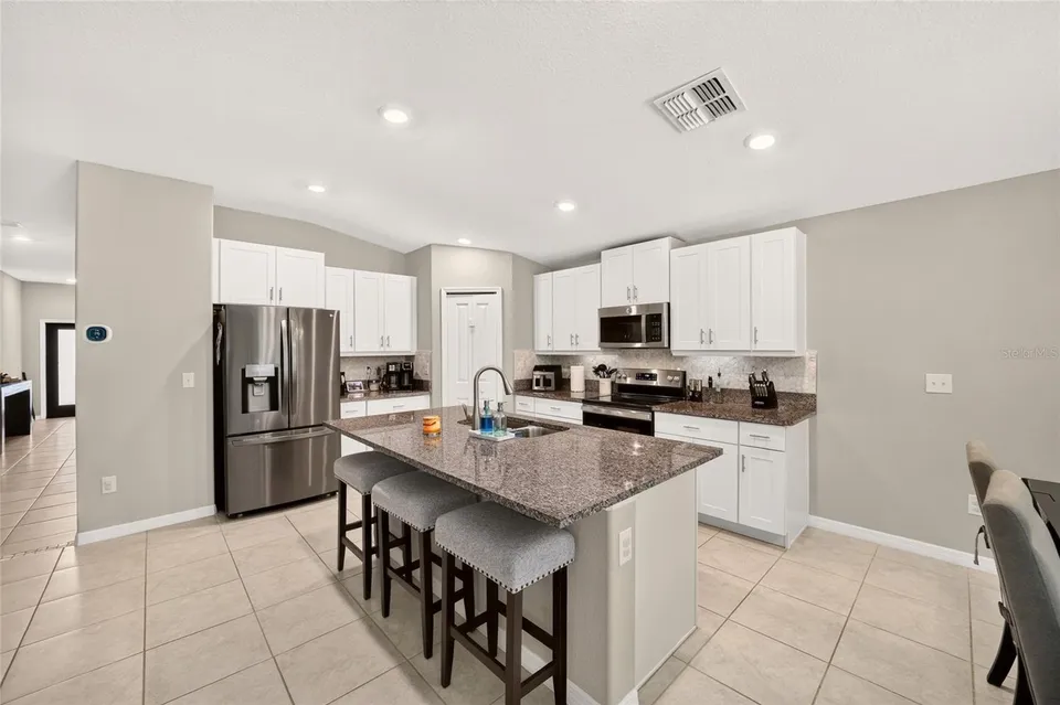 5684 SW 136TH AVE, photo 37