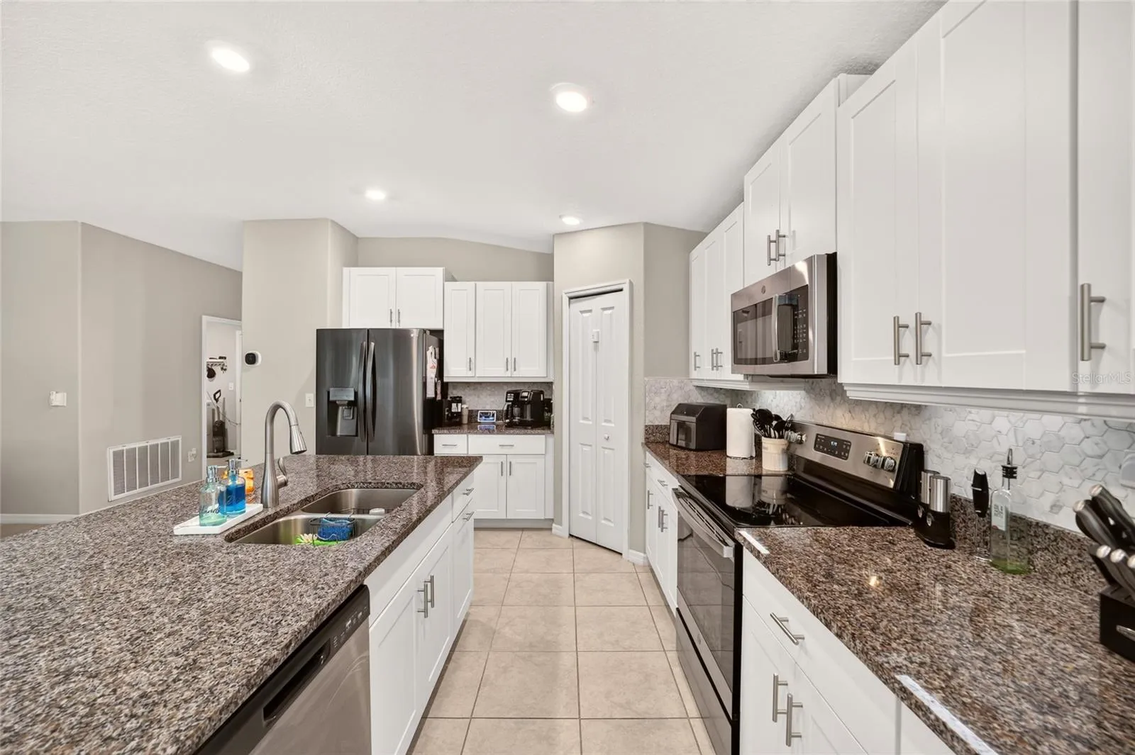 5684 SW 136TH AVE, photo 42
