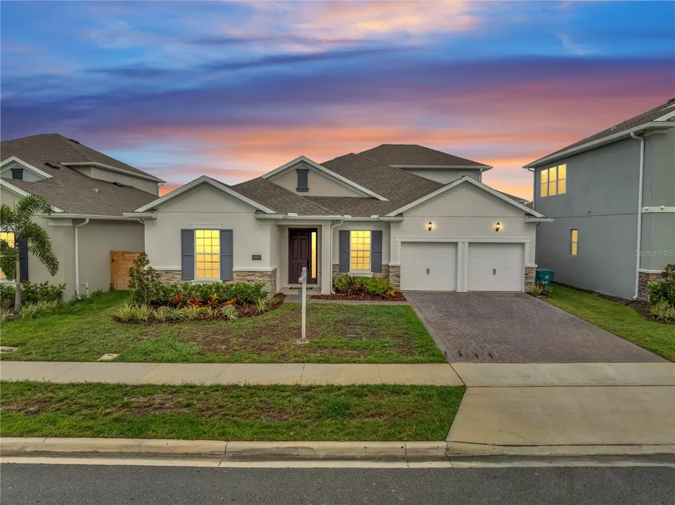 19062 BLUELEAF ST, photo 1