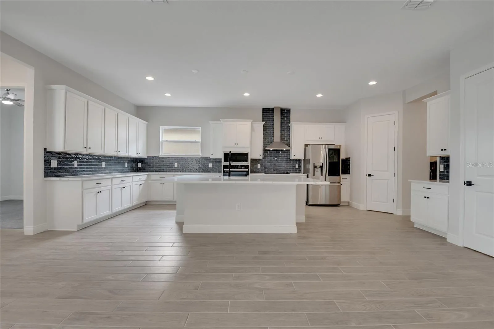 19062 BLUELEAF ST, photo 2