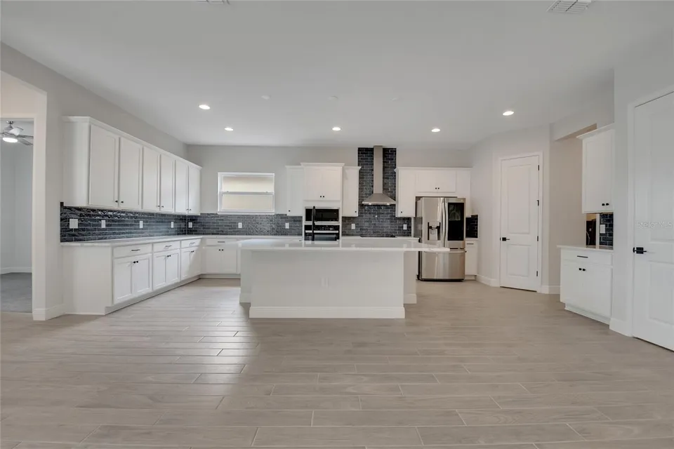 19062 BLUELEAF ST, photo 2