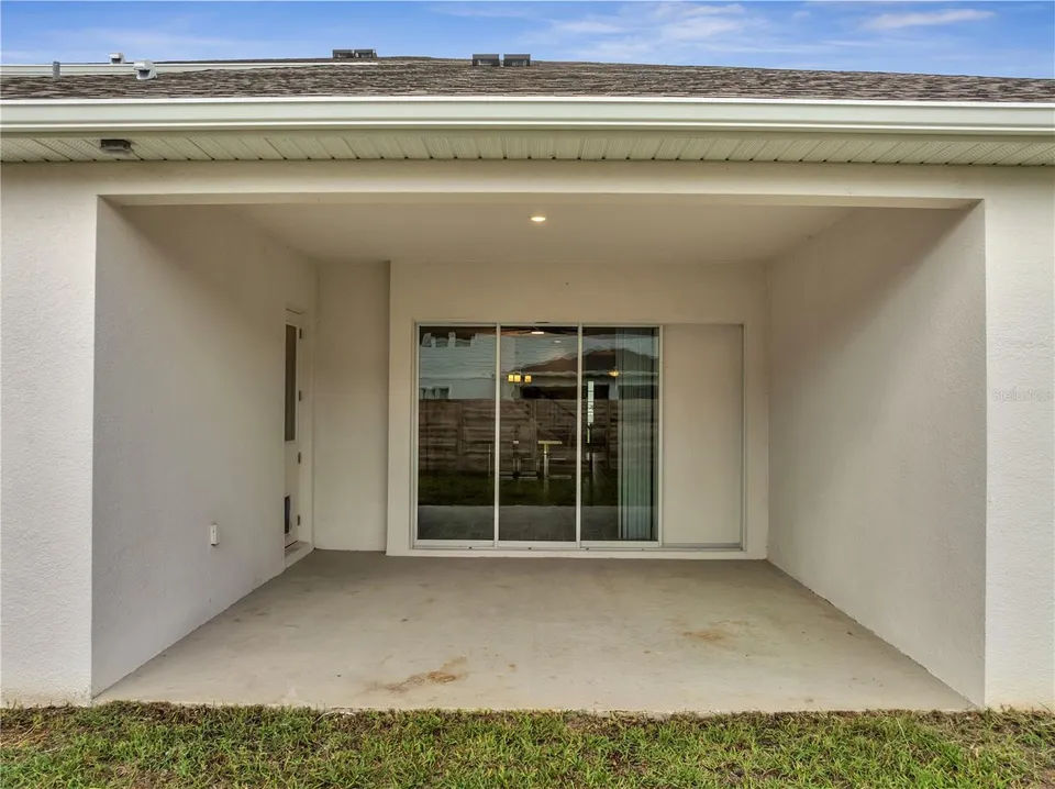 19062 BLUELEAF ST, photo 10