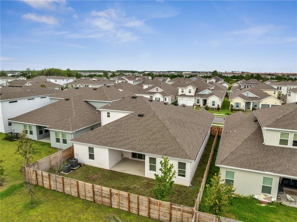19062 BLUELEAF ST, photo 11