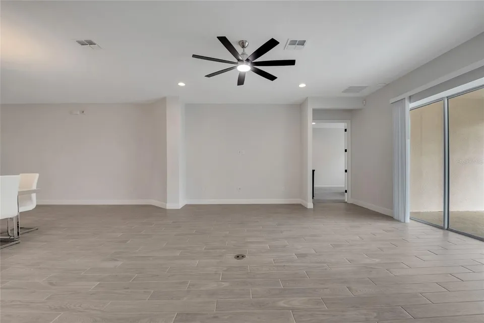 19062 BLUELEAF ST, photo 42
