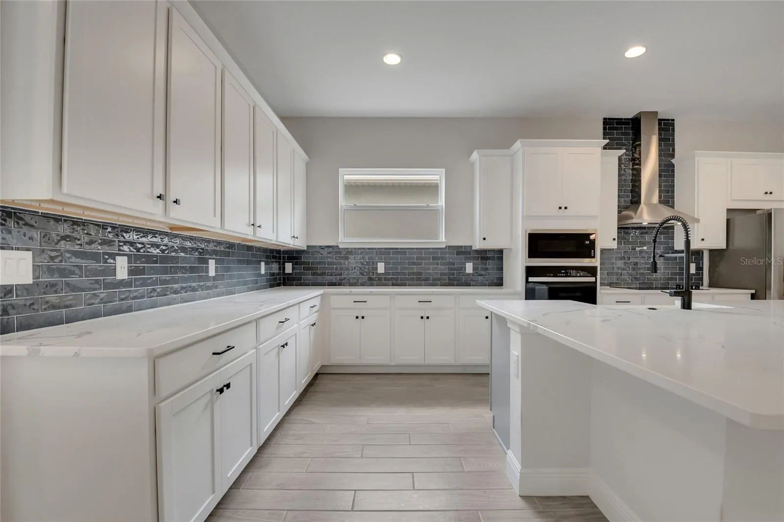 19062 BLUELEAF ST, photo 44