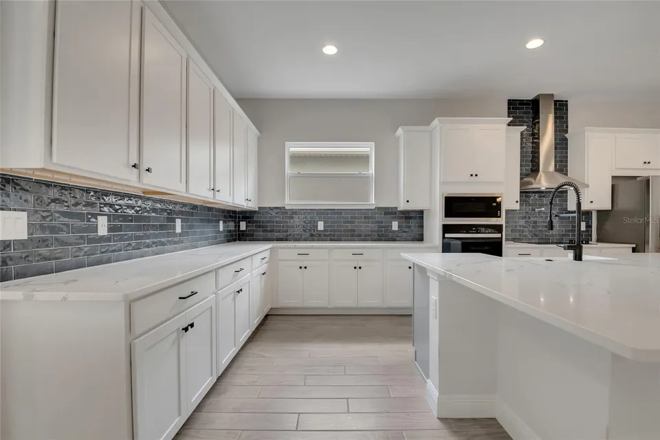19062 BLUELEAF ST, photo 44