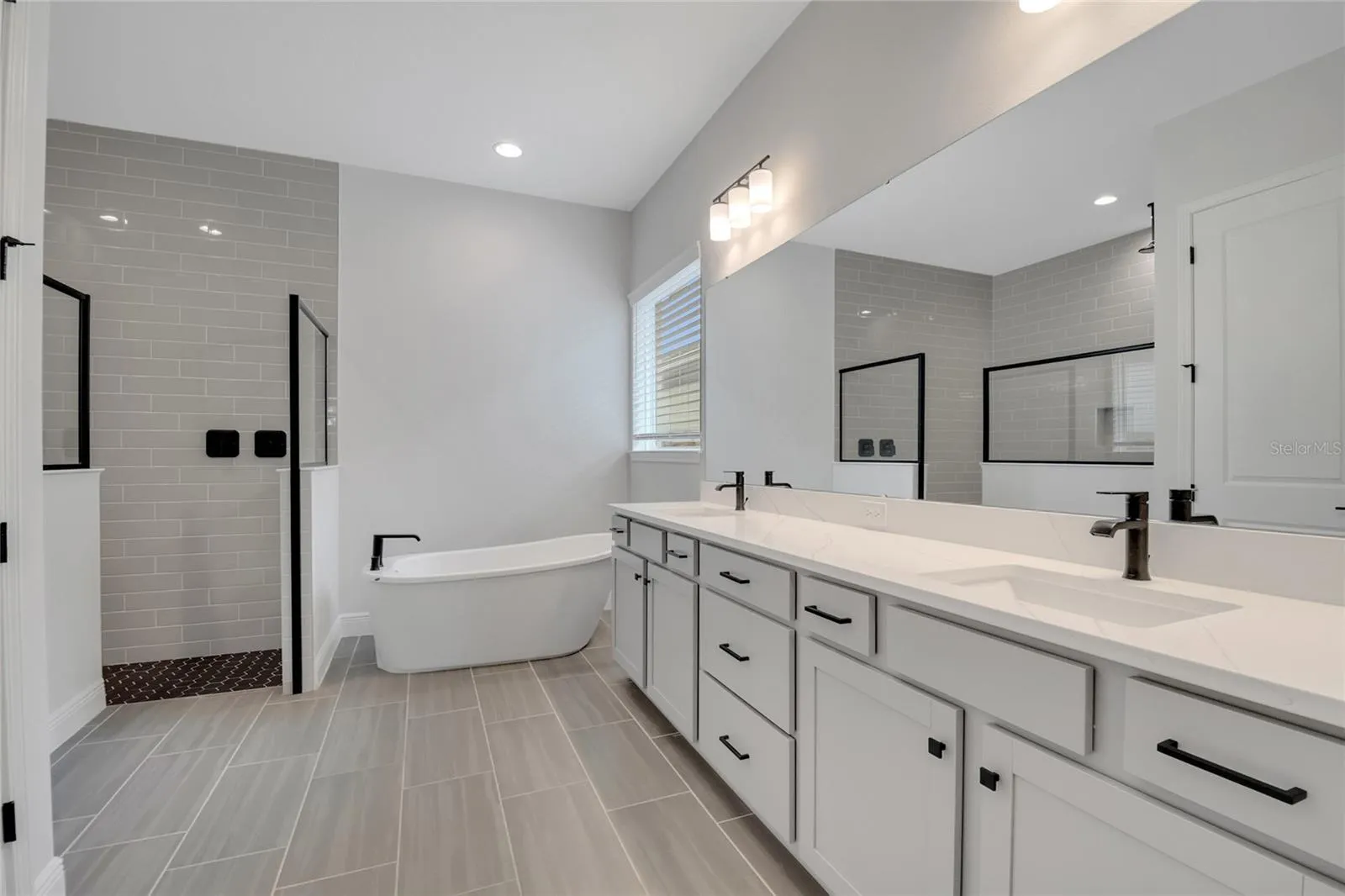 19062 BLUELEAF ST, photo 61