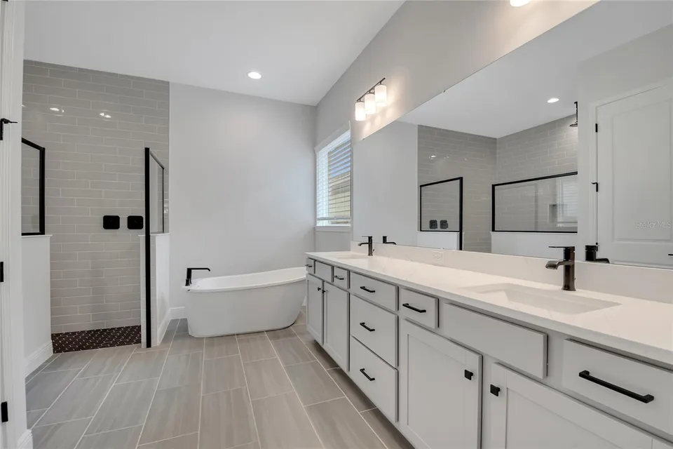 19062 BLUELEAF ST, photo 61