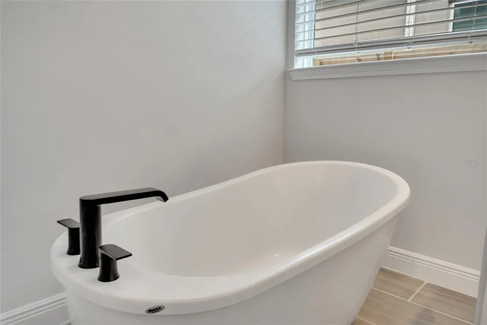 19062 BLUELEAF ST, photo 63