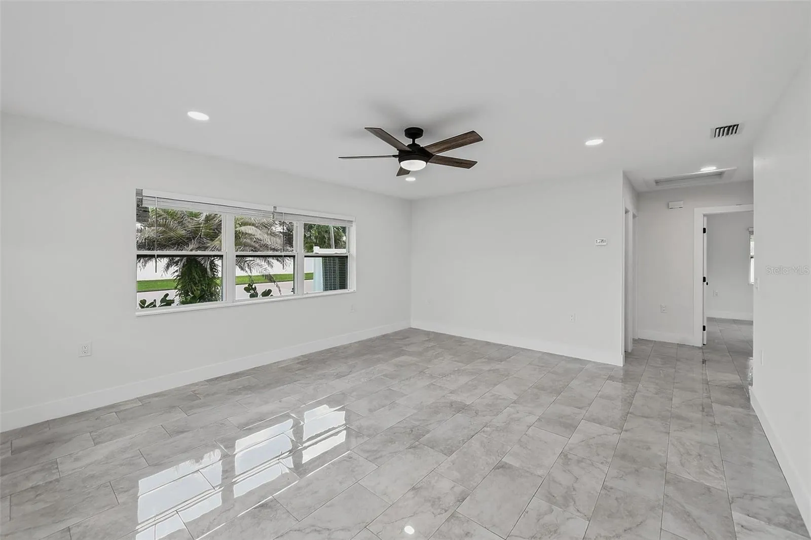 2425 BAYWOOD DR E, photo 8