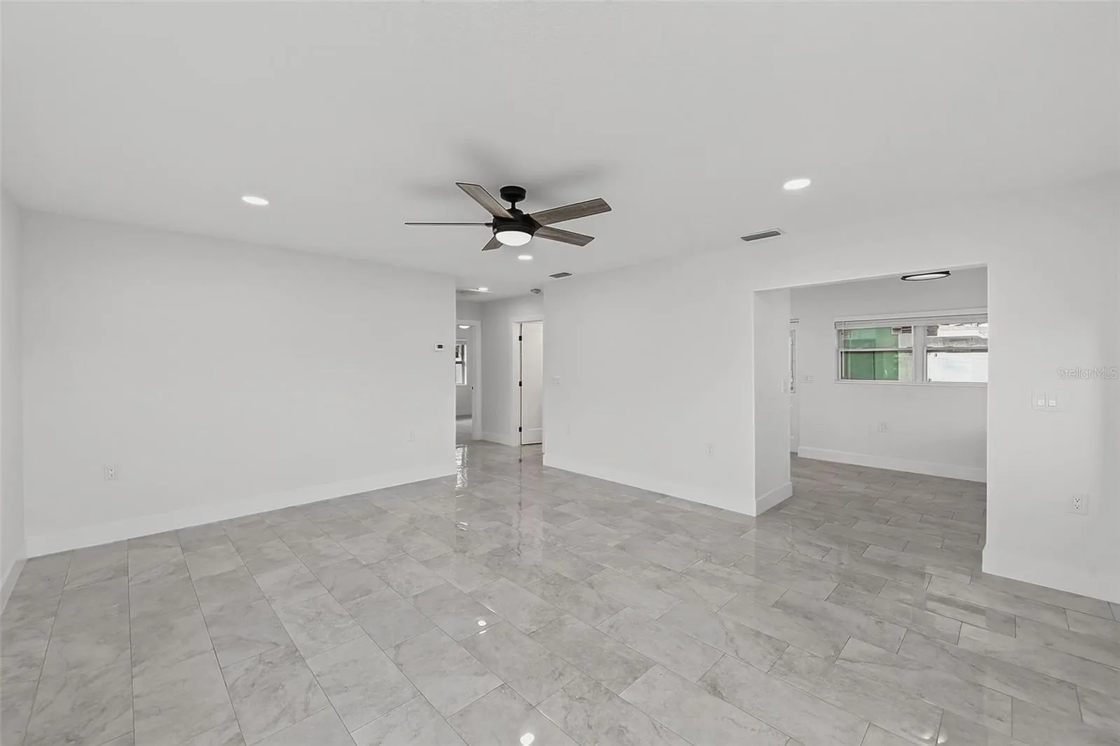 2425 BAYWOOD DR E, photo 9