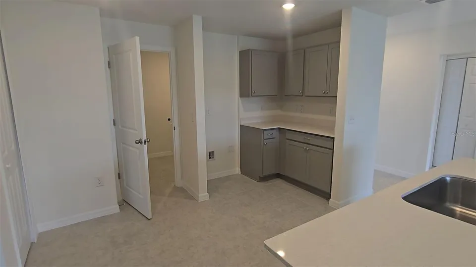541 LAKEVIEW CT, photo 5