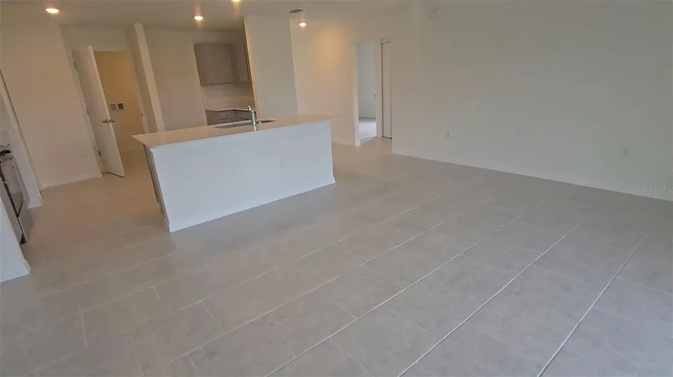 541 LAKEVIEW CT, photo 7