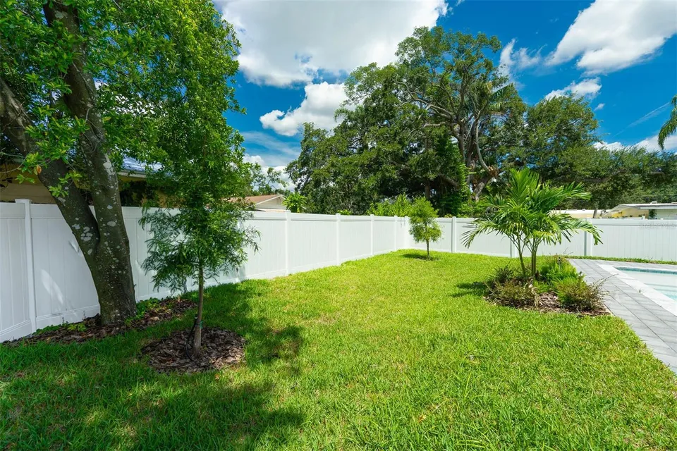 1526 MILLER AVE, photo 3