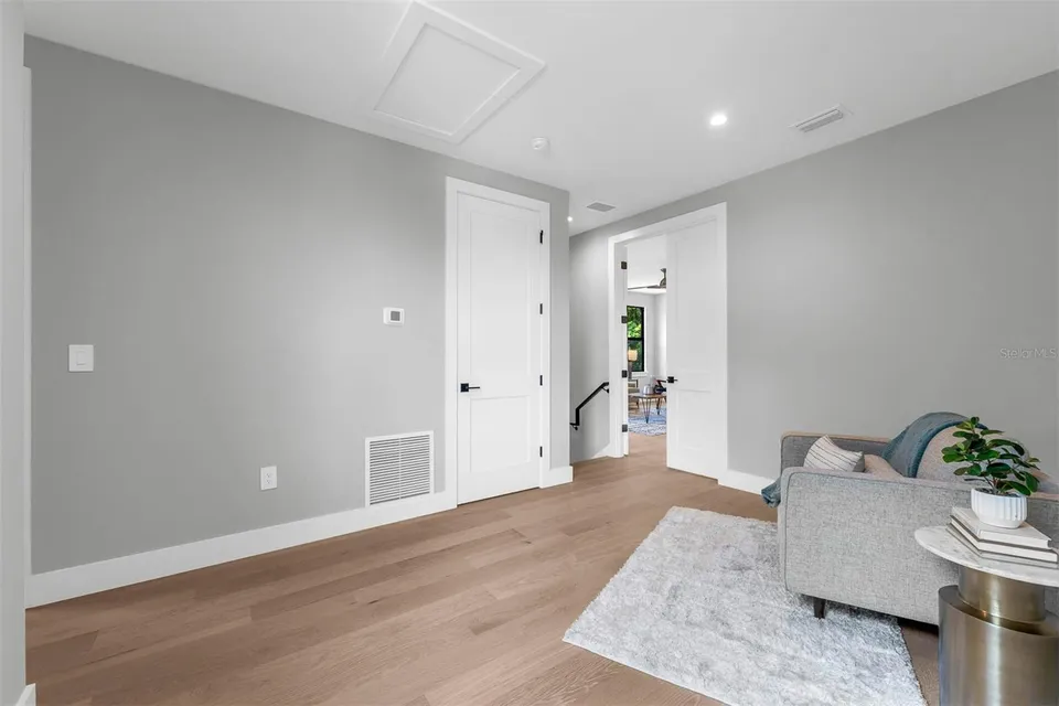 1526 MILLER AVE, photo 16