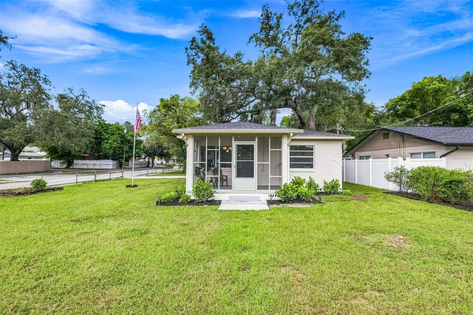 1825 E HANNA AVE, photo 1