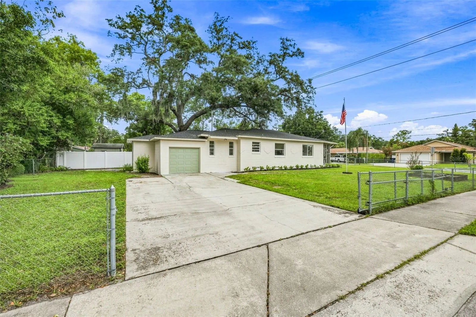 1825 E HANNA AVE, photo 2