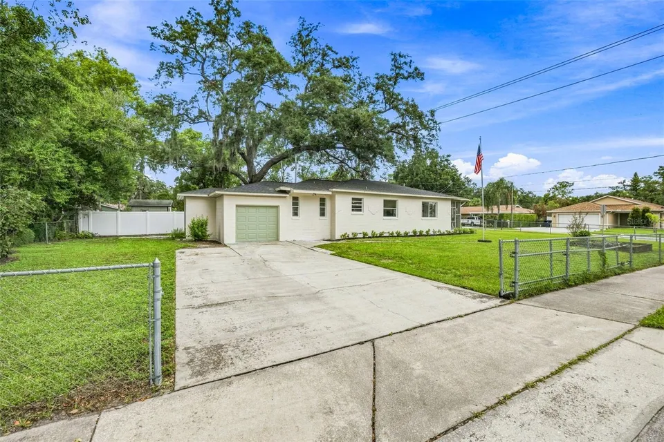 1825 E HANNA AVE, photo 2
