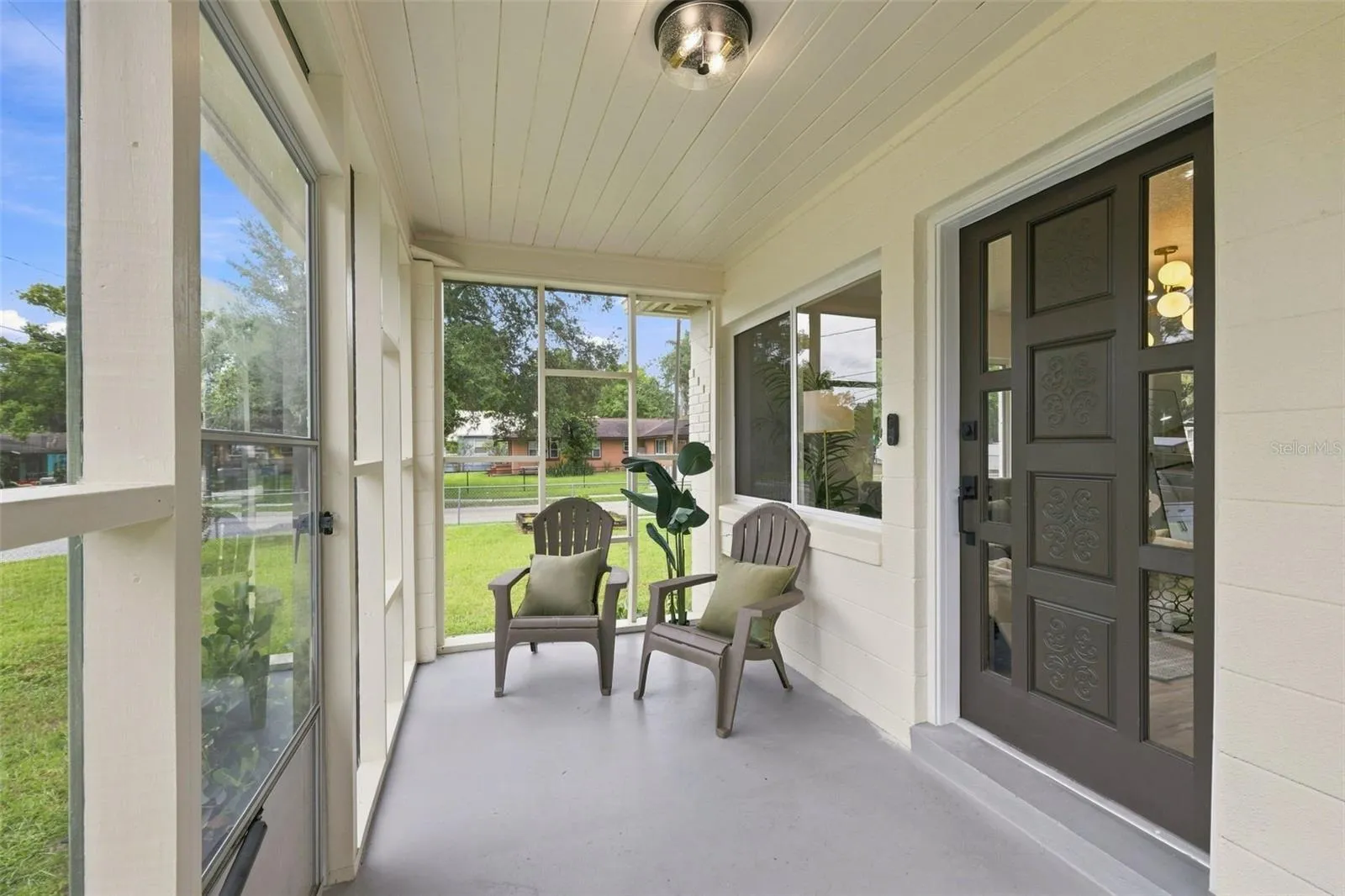 1825 E HANNA AVE, photo 3