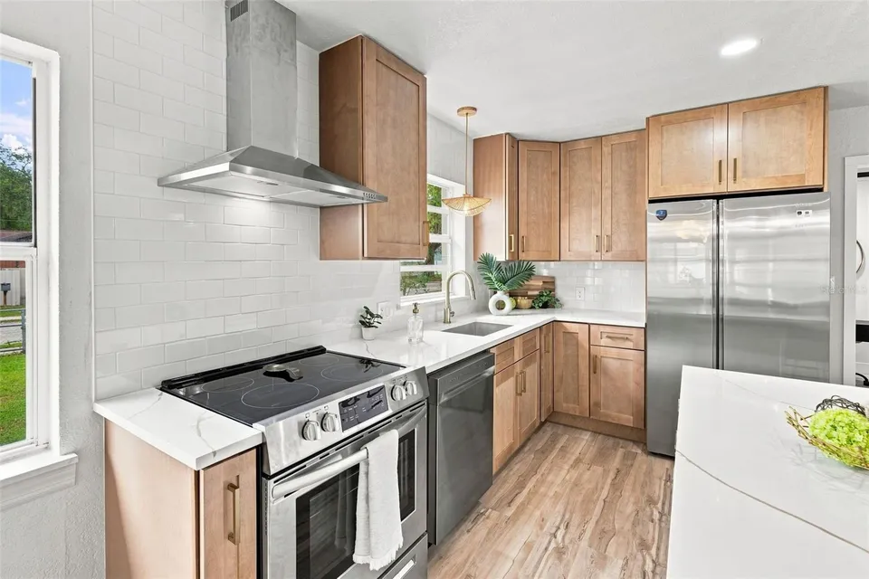 1825 E HANNA AVE, photo 12