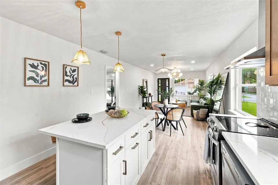 1825 E HANNA AVE, photo 13